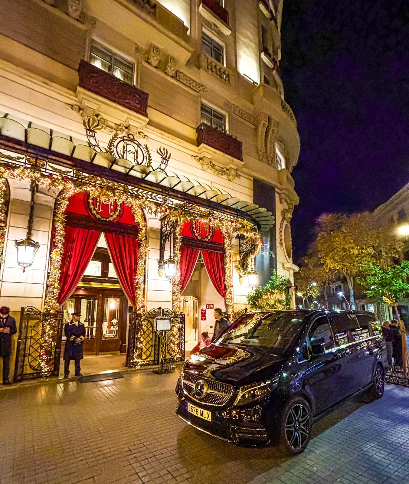Chófer privado en Barcelona: servicio VIP en hotel El Palace