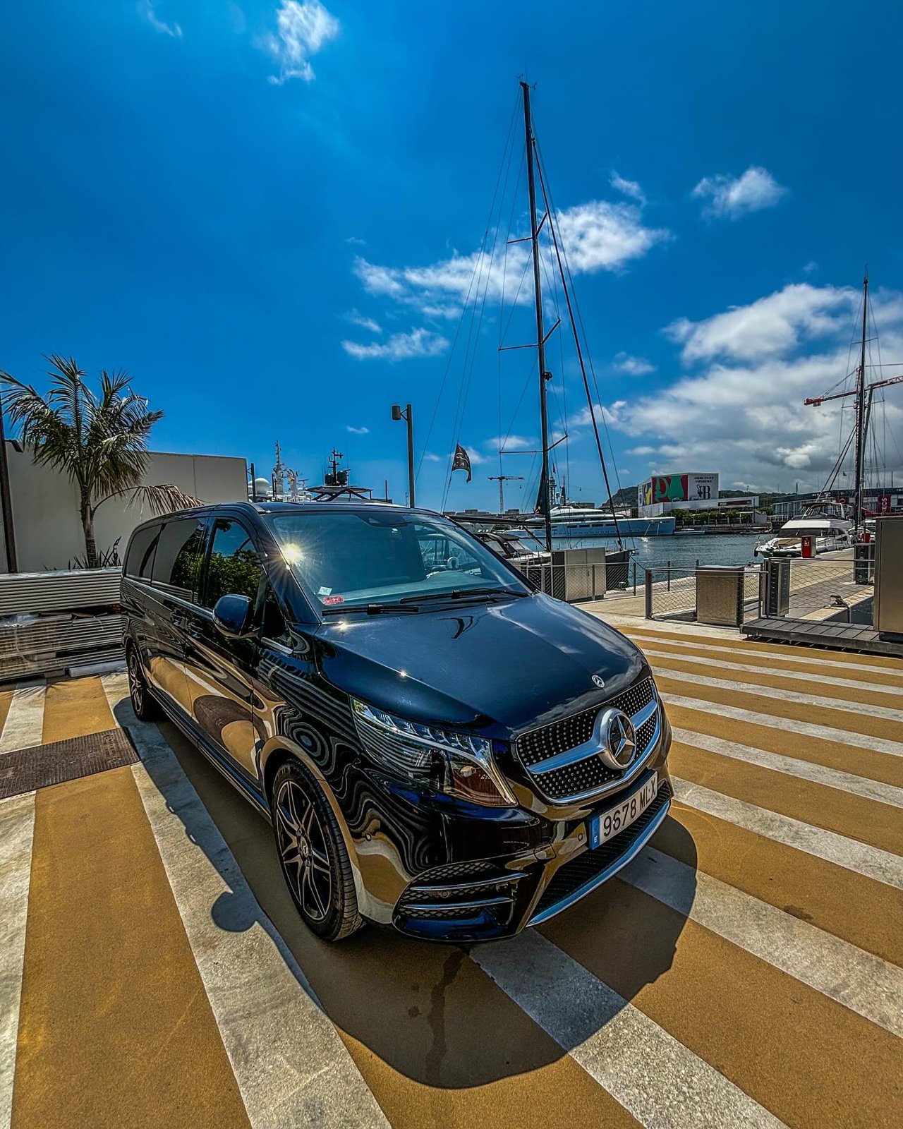Chófer privado en Marina Port Vell: servicio para días de yate