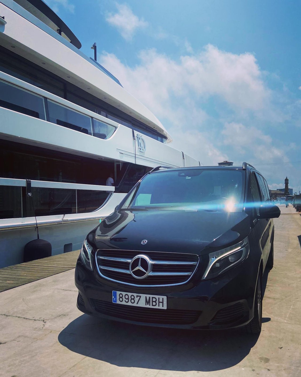 Chófer privado en el puerto de Barcelona: verano junto a MB92