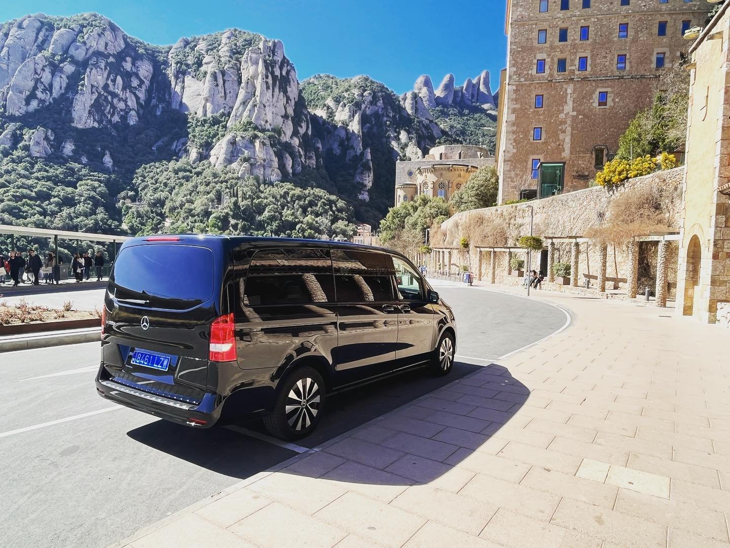 Excursión privada a Montserrat en minivan Mercedes V-Class