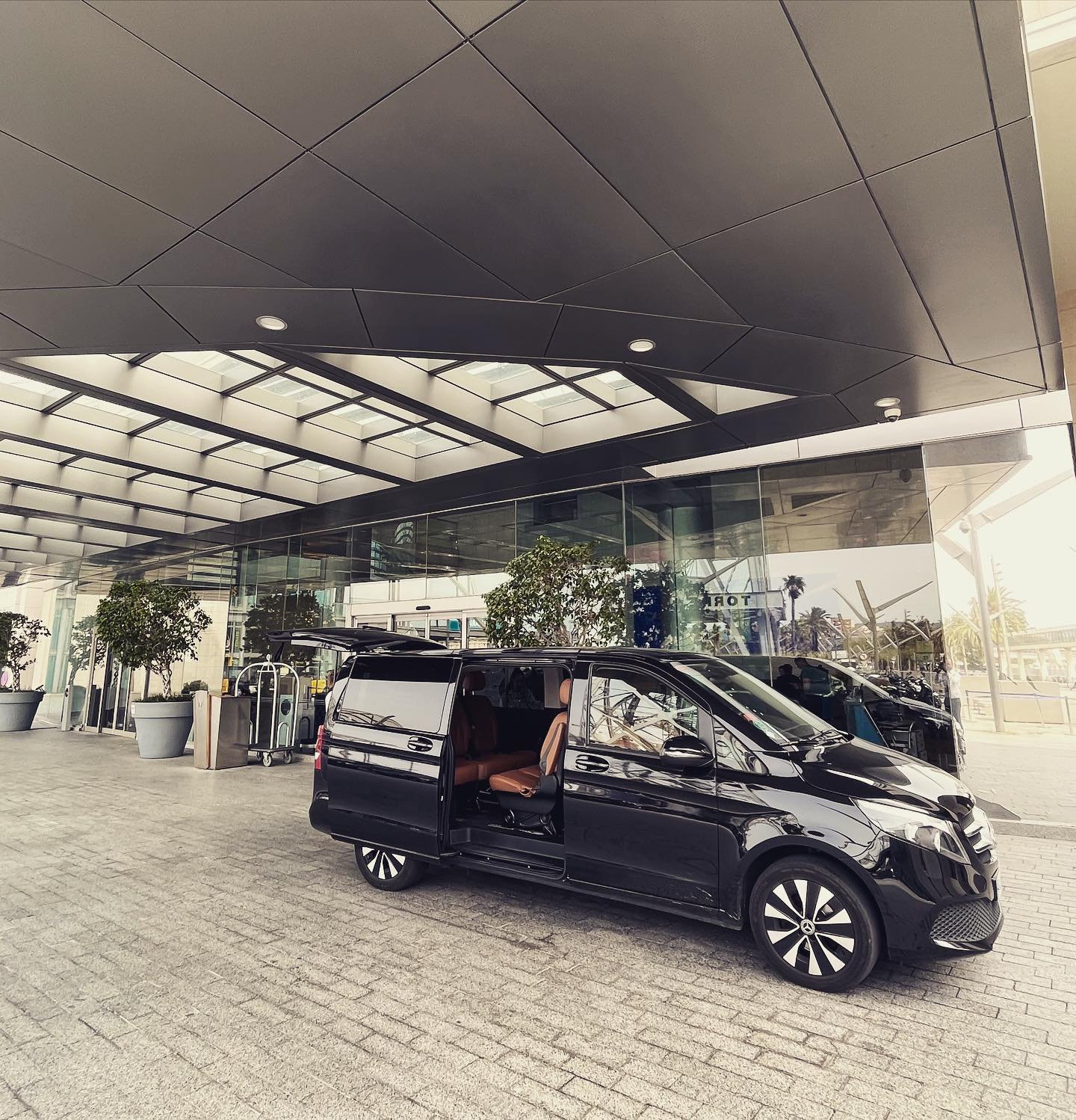 Minivan Mercedes Clase V: traslados VIP en Barcelona