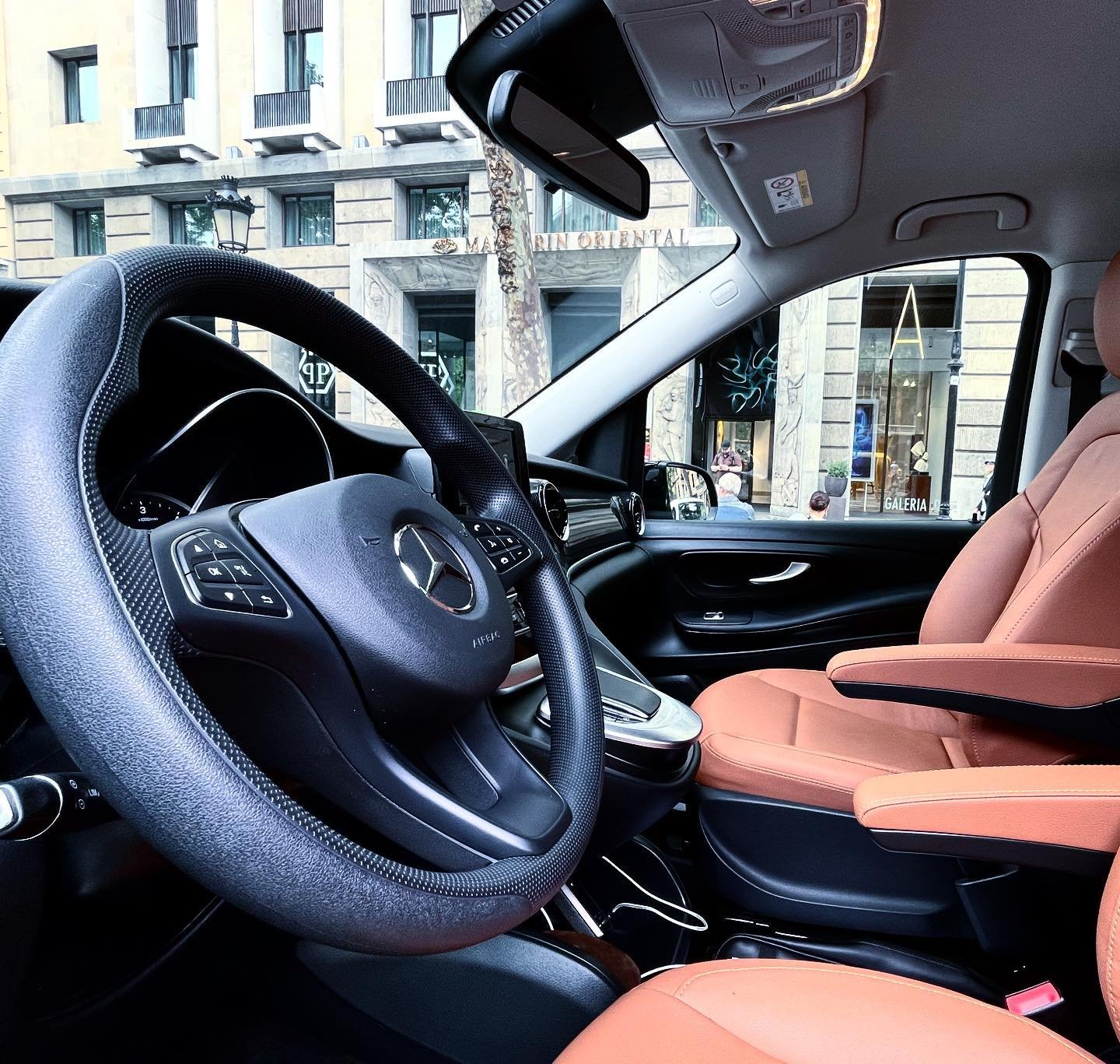 Paseos privados por Barcelona en Mercedes Clase V