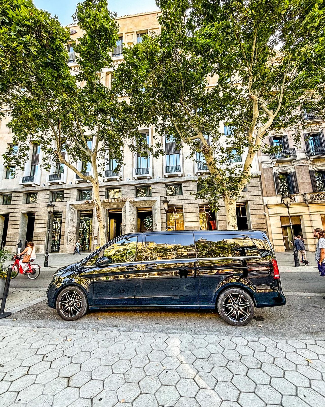 Semana de F1 en Barcelona 2024: chófer privado con Black Button