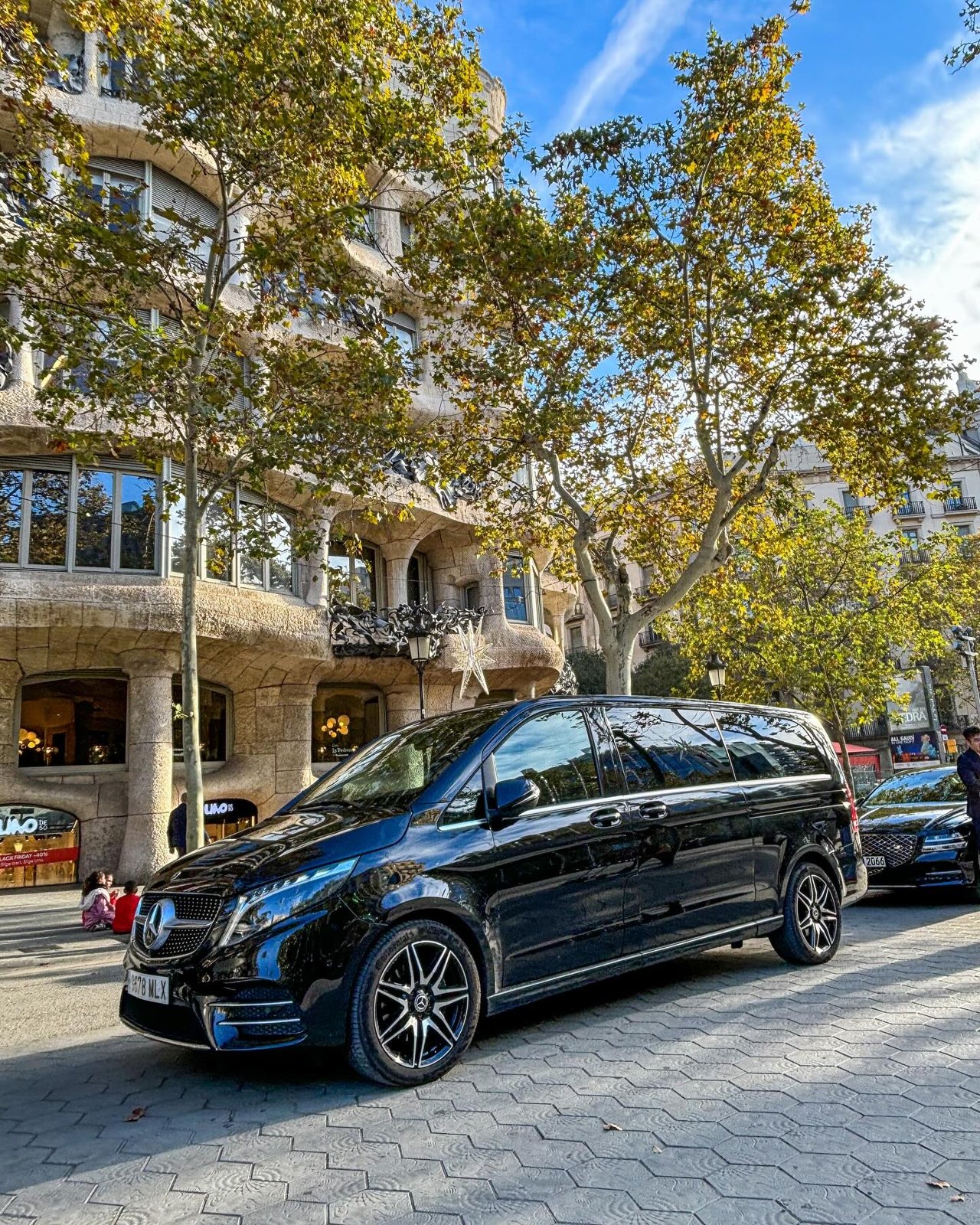 Tour privado por Barcelona con chófer: La Pedrera