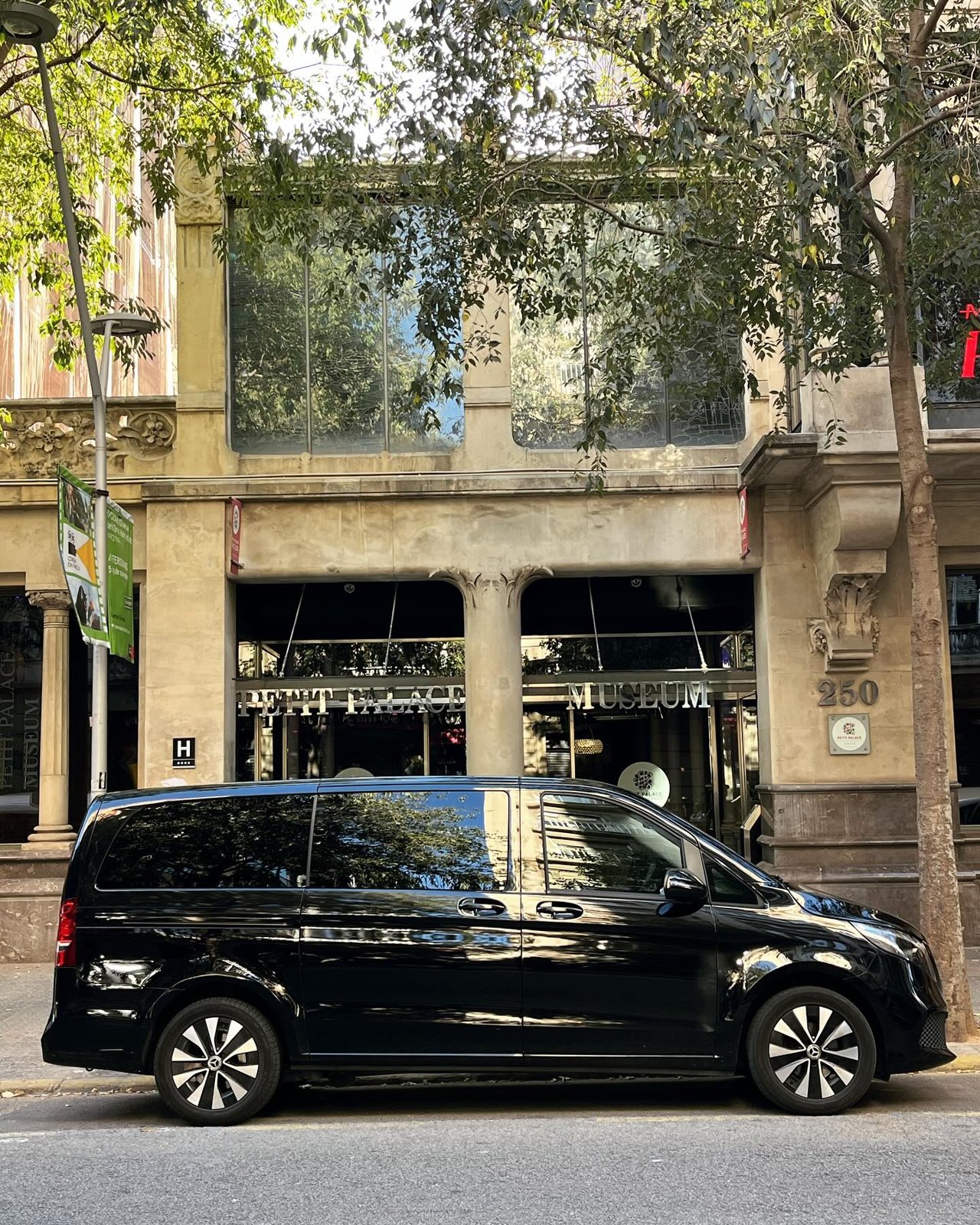Tours privados con chófer en Barcelona para clientes internacionales