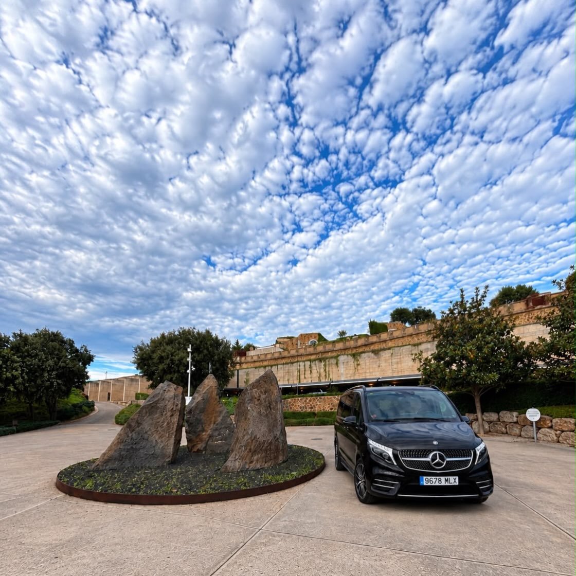 Traslado privado en Mercedes-Benz V-Class a Esperit Roca en 2026