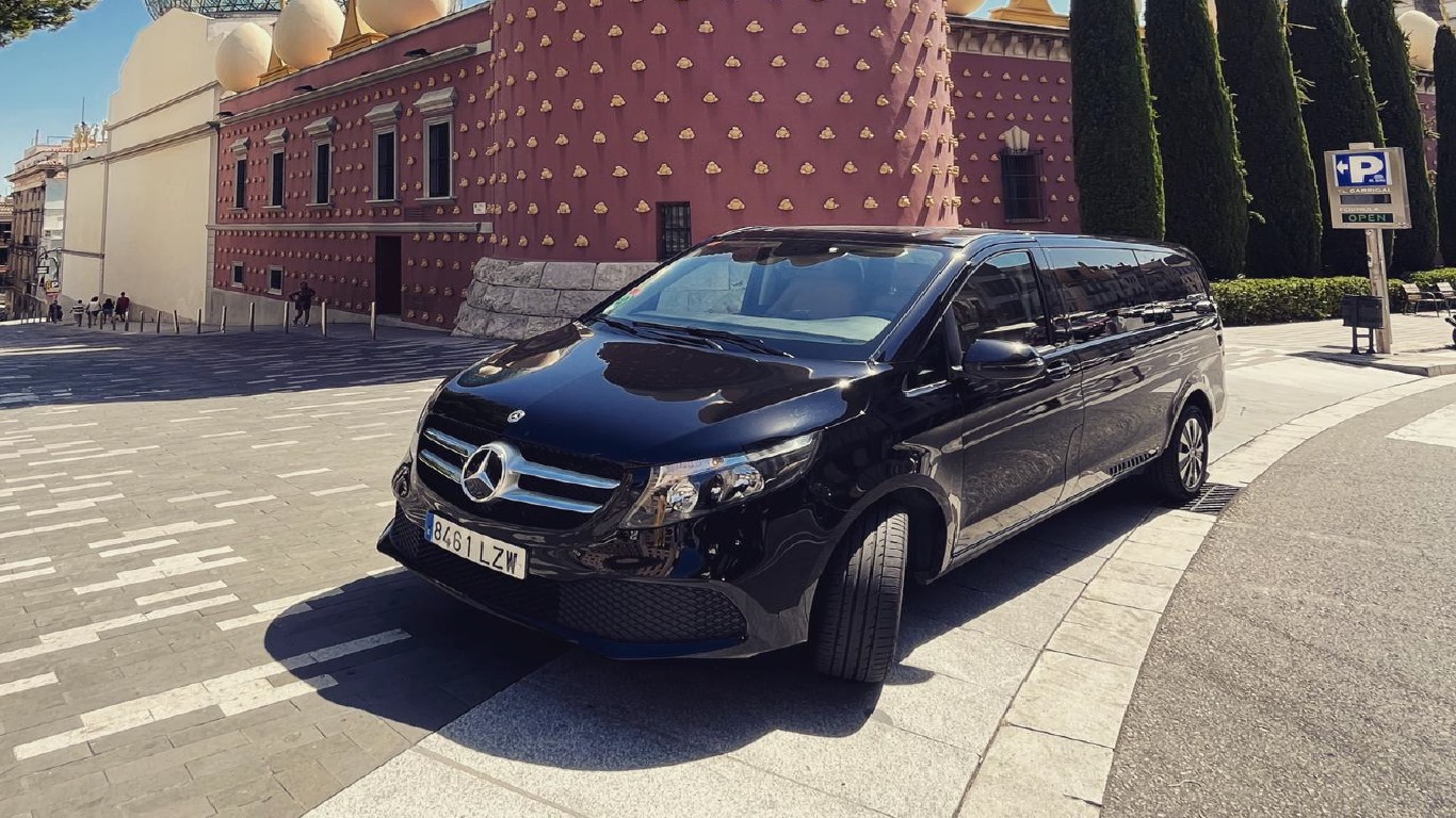 Discover Barcelona with Black Button Private Car Rental Services